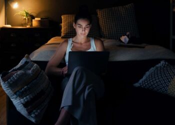 No, early risers are not more efficient than night owls, it’s even the opposite!