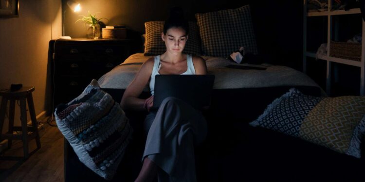 No, early risers are not more efficient than night owls, it’s even the opposite!