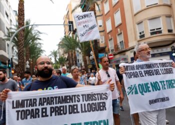 Overtourism: A Blessing for Governments and a Curse for Locals | Economy