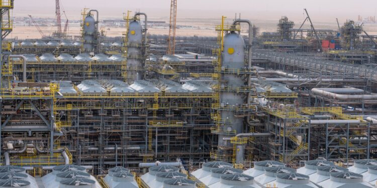 Saudi Arabia discovers 7 oil and gas fields and reservoirs | Economy