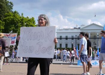 The announcement of Joe Biden’s withdrawal from the electoral race was received with sadness and philosophy on the roads of Madison