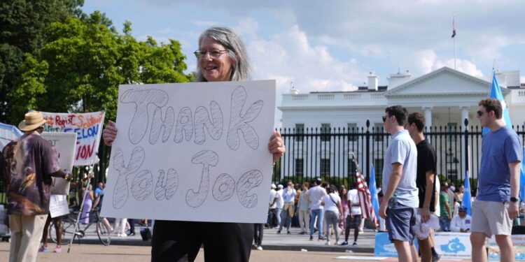 The announcement of Joe Biden’s withdrawal from the electoral race was received with sadness and philosophy on the roads of Madison