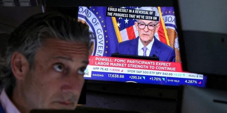 Wall Street loses ground before Powell