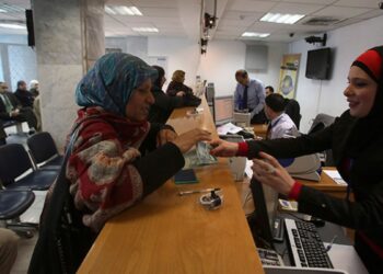 West Bank faces cash pile-up.. What’s the reason? | Economy