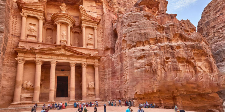 7 Tourist Sites Worth Visiting in Jordan | Economy