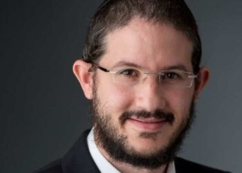 Accused of sexual assault, he will give an ethics course at the university