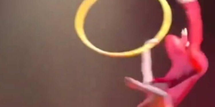 Cirque du Soleil: an acrobat falls during a show in Oregon