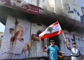 Depositors set fire to banks in Lebanon demanding their rights | Economy
