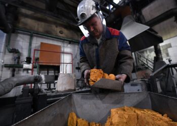 Gold prices hit record highs as uncertainty persists | Economy News