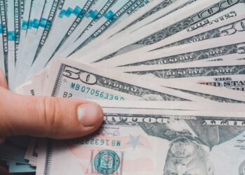 Inflation hits lowest level since March 2021 in the United States