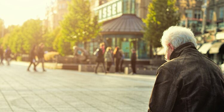Lack of motivation and personal growth in older adults may precede mild cognitive impairment