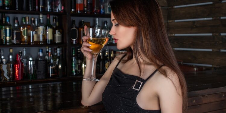 Molecularly imprinted polymers help eliminate smoke-tainted wine odor