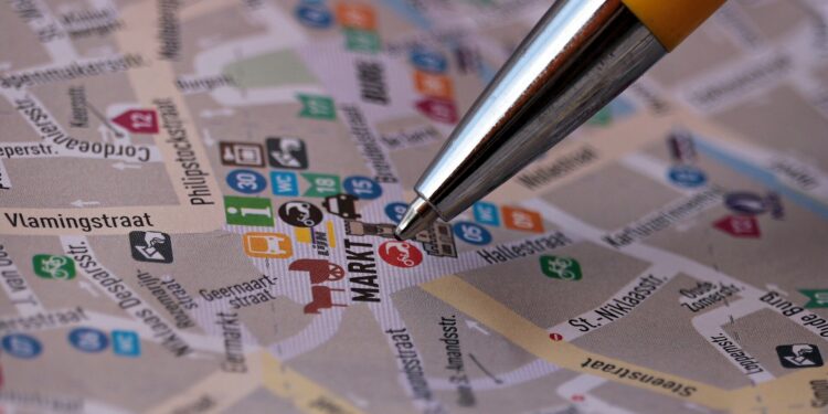 New statistical mechanics formula suggests that urban street networks and building density influence flood severity