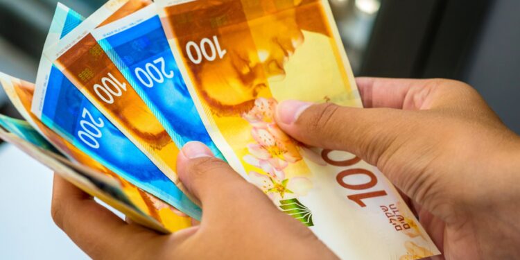 Ongoing financial crisis.. Palestinian Authority pays 70% of its employees’ salaries for June | Economy