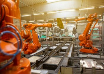 Robotic planning tool accounts for human negligence