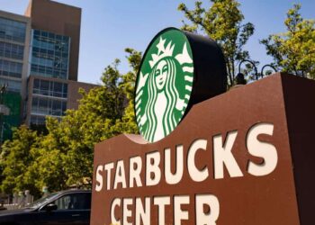 Starbucks’ new boss will jet to work, 1,000 miles from home