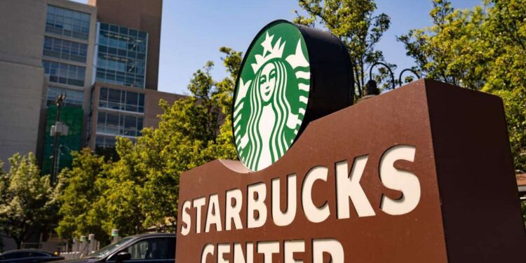 Starbucks’ new boss will jet to work, 1,000 miles from home
