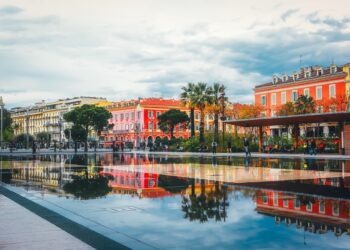 Travel to France or wander between architecture, history and lavender | Economy