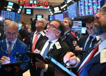 US stocks fall sharply amid recession fears | Economy