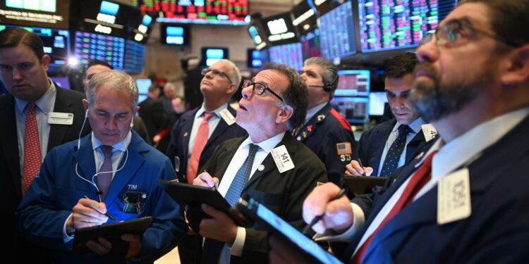 US stocks fall sharply amid recession fears | Economy