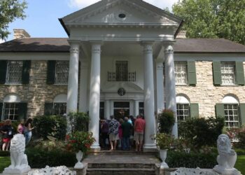 Woman arrested for attempting to take over Elvis Presley’s home