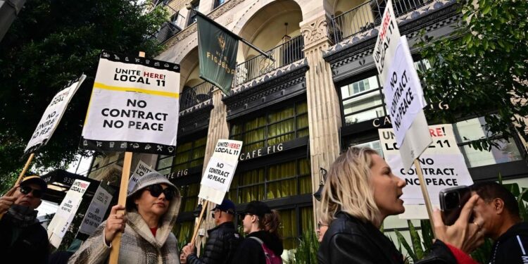 10,000 hotel workers on strike in the United States