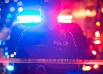 Angry man sets fire to car with two women inside