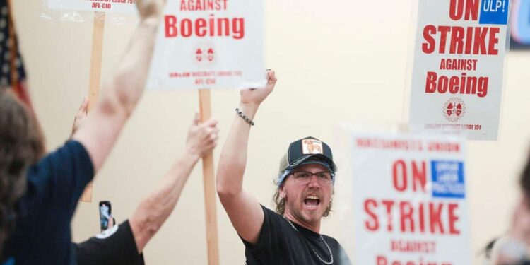 Boeing workers vote overwhelmingly to strike, management wants to negotiate