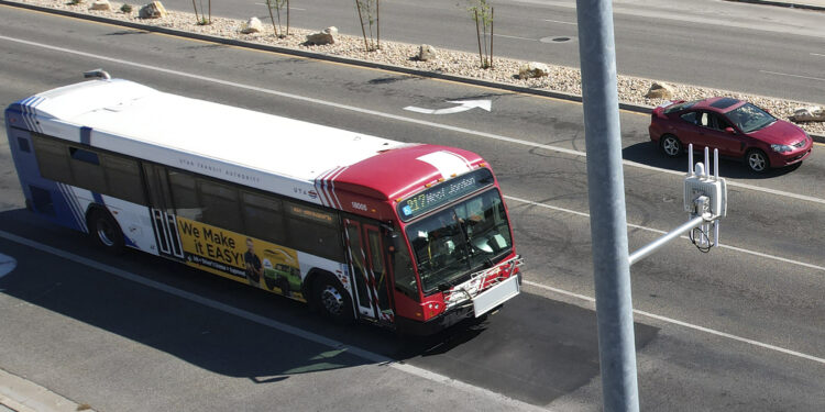 Cars that communicate with each other could help reduce fatal crashes on U.S. roads