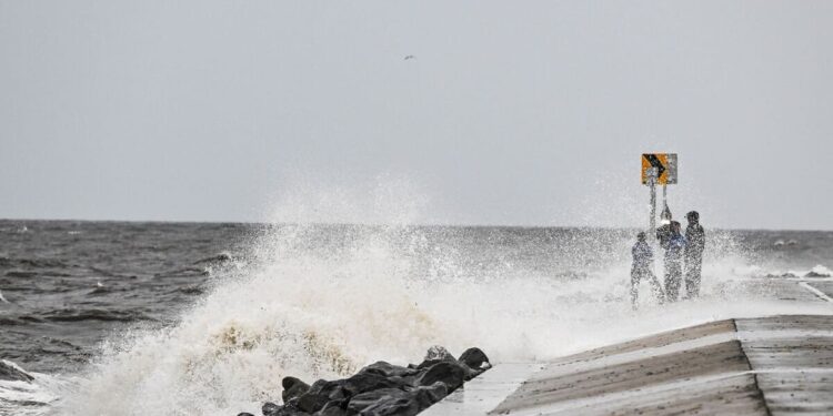 Hurricane “Helene”, weakened, remains “extremely dangerous”, according to authorities
