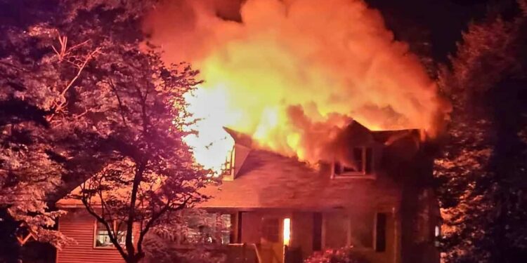 IN PICTURES | He sets fire to the house after an argument with his partner