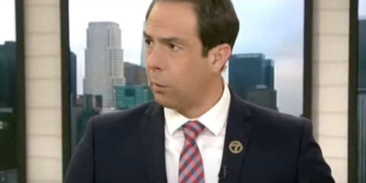 MUST SEE | Newscast interrupted by earthquake