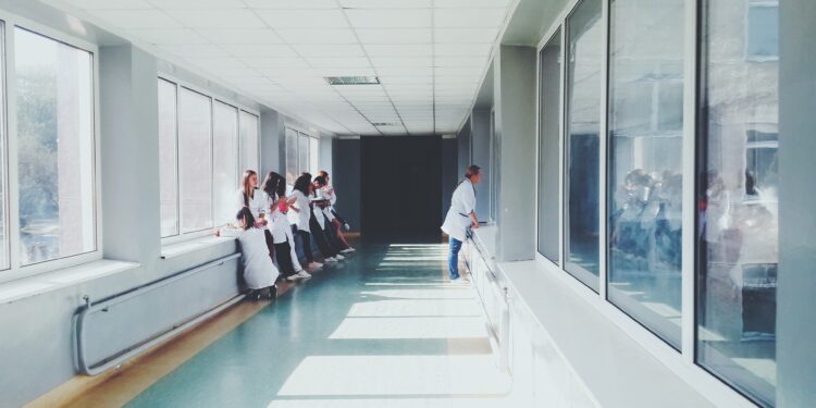 Machine learning could help reduce hospitalizations by nearly 30% during pandemic, study finds