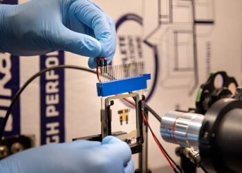 New OLED could enable compact, lightweight night vision