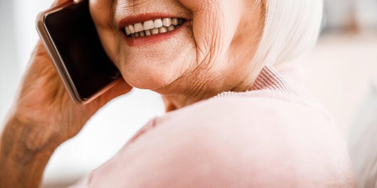 No link between cell phone use and brain cancer, major report finds