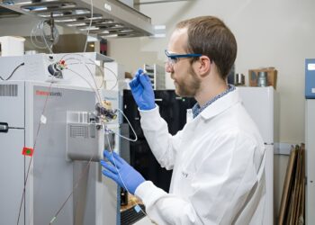Organic phosphate isotope method offers new way to track pollutants in the environment