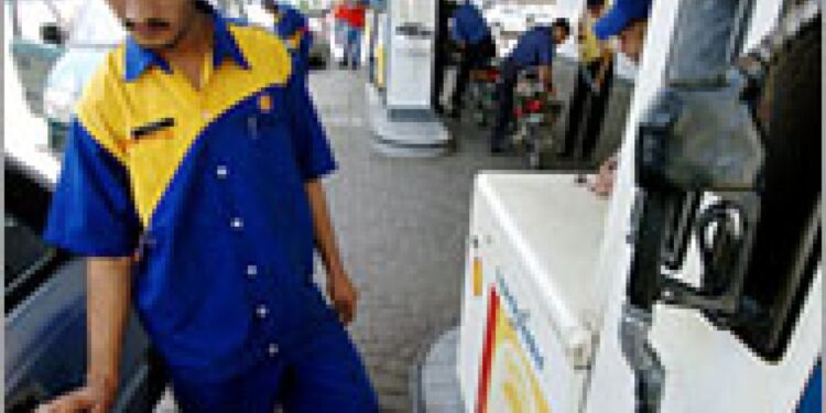 Pakistan Cuts Prices of Petroleum Products | Economy