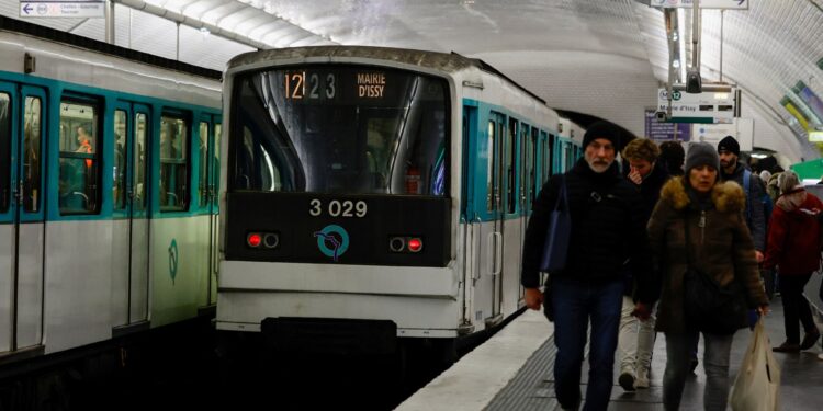 Paris Metro to Raise Ticket Prices for Tourists | Economy