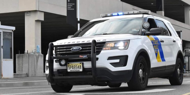 “Pervert”: he masturbates naked in front of women in front of an apartment building