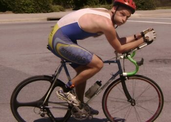 Physicist Reveals Tailwind Has Negligible Effect on Bike Speed