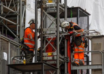Report: Britain needs 1.3 million skilled workers | Economy