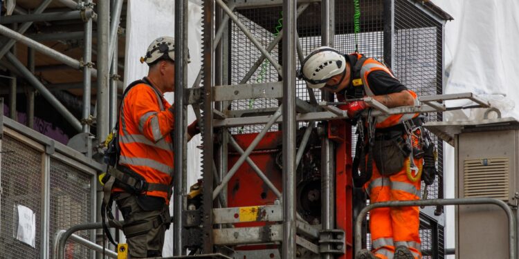 Report: Britain needs 1.3 million skilled workers | Economy