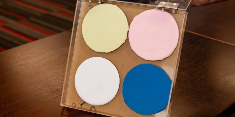 Researchers develop green radiative cooling coating based on carbon dots to save energy in buildings