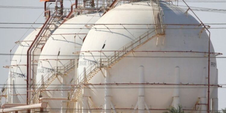Reuters: Egypt awards tender to buy 20 LNG cargoes | Economy