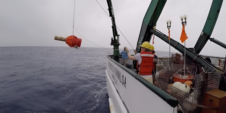 Robot data shows steady increase in deep ocean warming