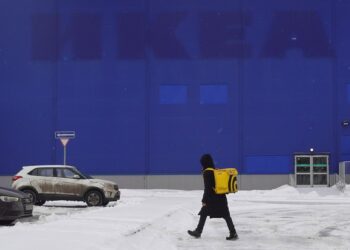 Russia narrows budget deficit as economic growth boosts | Economy