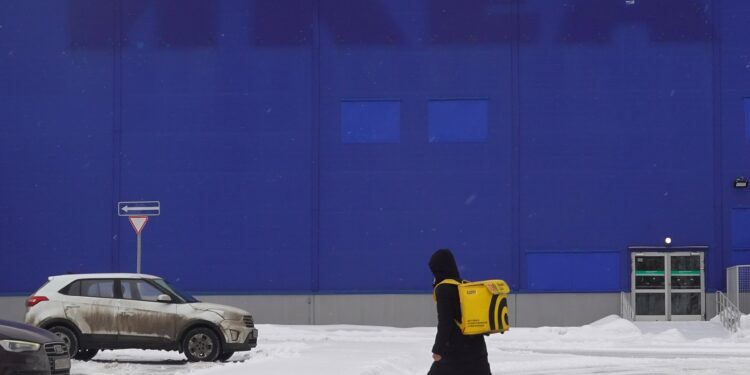 Russia narrows budget deficit as economic growth boosts | Economy