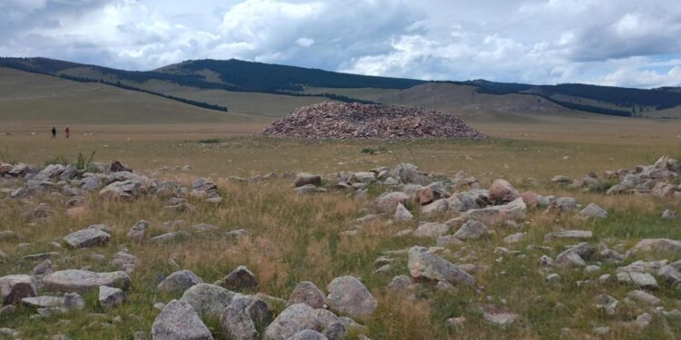 Scientists explore origins of horse riding through human skeletons