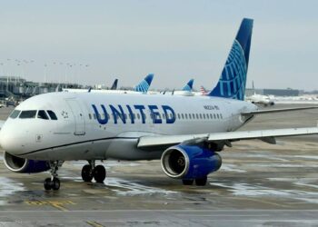 Severe turbulence injures seven on Boeing 737