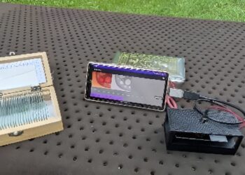 Smartphone microscope quickly reconstructs 3D holograms